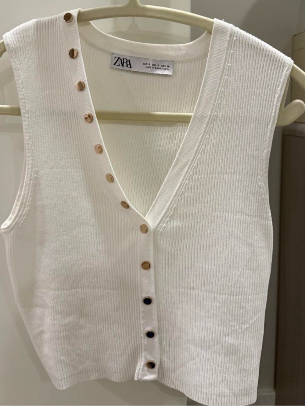 ZARA White Ribbed V-Neck Tank with Gold Button